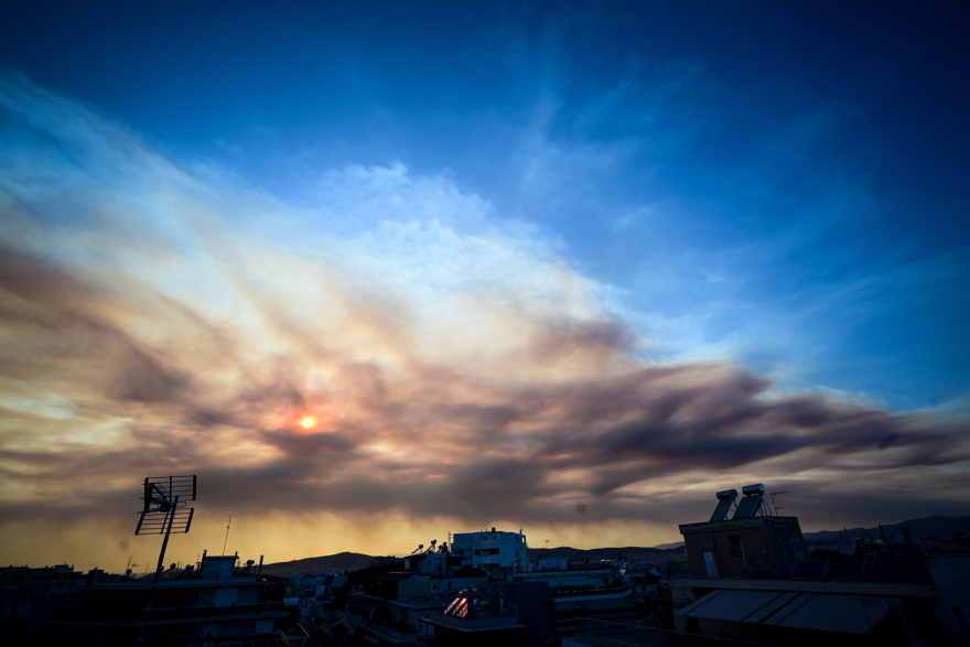 Ολονύχτια μάχη με τις φλόγες σε Εύβοια και Ρέθυμνο - Δείτε βίντεο και φωτογραφίες