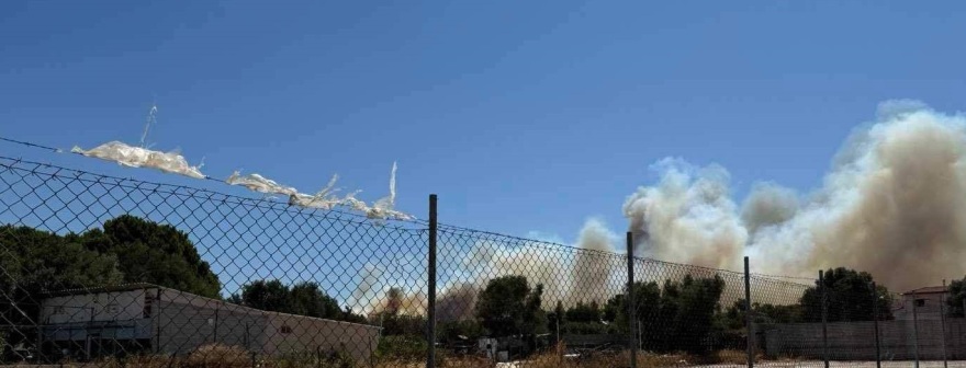 Φωτιά στην Αγία Μαρίνα Κορωπίου κοντά σε κατοικημένη περιοχή - Εστάλη 112 για εκκένωση οικισμών