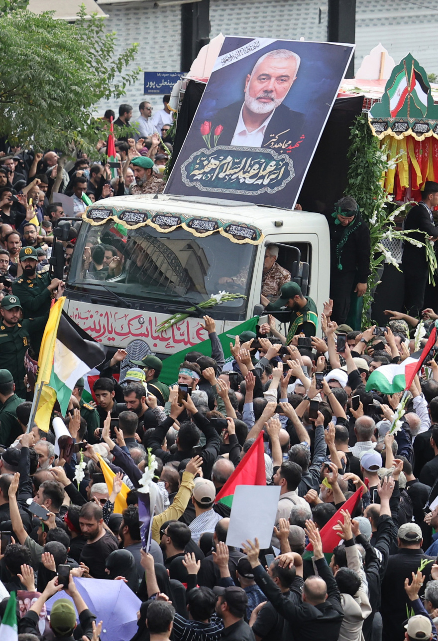 Ισμαήλ Χανίγια: Κοσμοσυρροή και φωνές για εκδίκηση στην κηδεία του στην Τεχεράνη - Δείτε φωτογραφίες και βίντεο