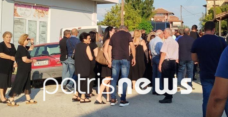 Τροχαίο στη Μεσσηνία: Σπαραγμός στην κηδεία της 12χρονης και του 44χρονου πατέρα της στα Καλύβια Ηλείας