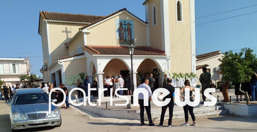 Τροχαίο στη Μεσσηνία: Σπαραγμός στην κηδεία της 12χρονης και του 44χρονου πατέρα της στα Καλύβια Ηλείας