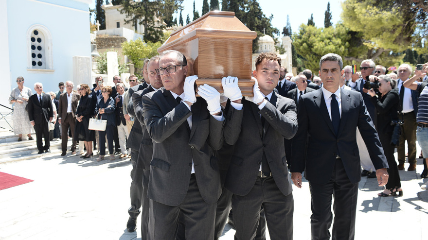 Κηδεία πρίγκιπα Μιχαήλ: Ποιοι «γαλαζοαίματοι» έδωσαν το παρών στην κηδεία του Michel de Grèce - Στο Τατόι έγινε η ταφή του 