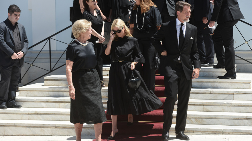 Κηδεία πρίγκιπα Μιχαήλ: Ποιοι «γαλαζοαίματοι» έδωσαν το παρών στην κηδεία του Michel de Grèce - Στο Τατόι έγινε η ταφή του 