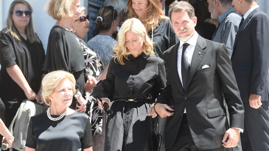 Κηδεία πρίγκιπα Μιχαήλ: Ποιοι «γαλαζοαίματοι» έδωσαν το παρών στην κηδεία του Michel de Grèce - Στο Τατόι έγινε η ταφή του 