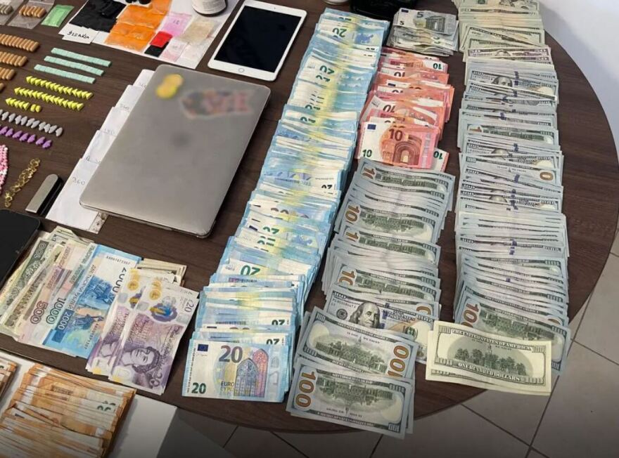 Μύκονος: Αρνείται τις κατηγορίες για συμμετοχή στο κύκλωμα ναρκωτικών η DJ - Ολόκληρη η απολογία της 