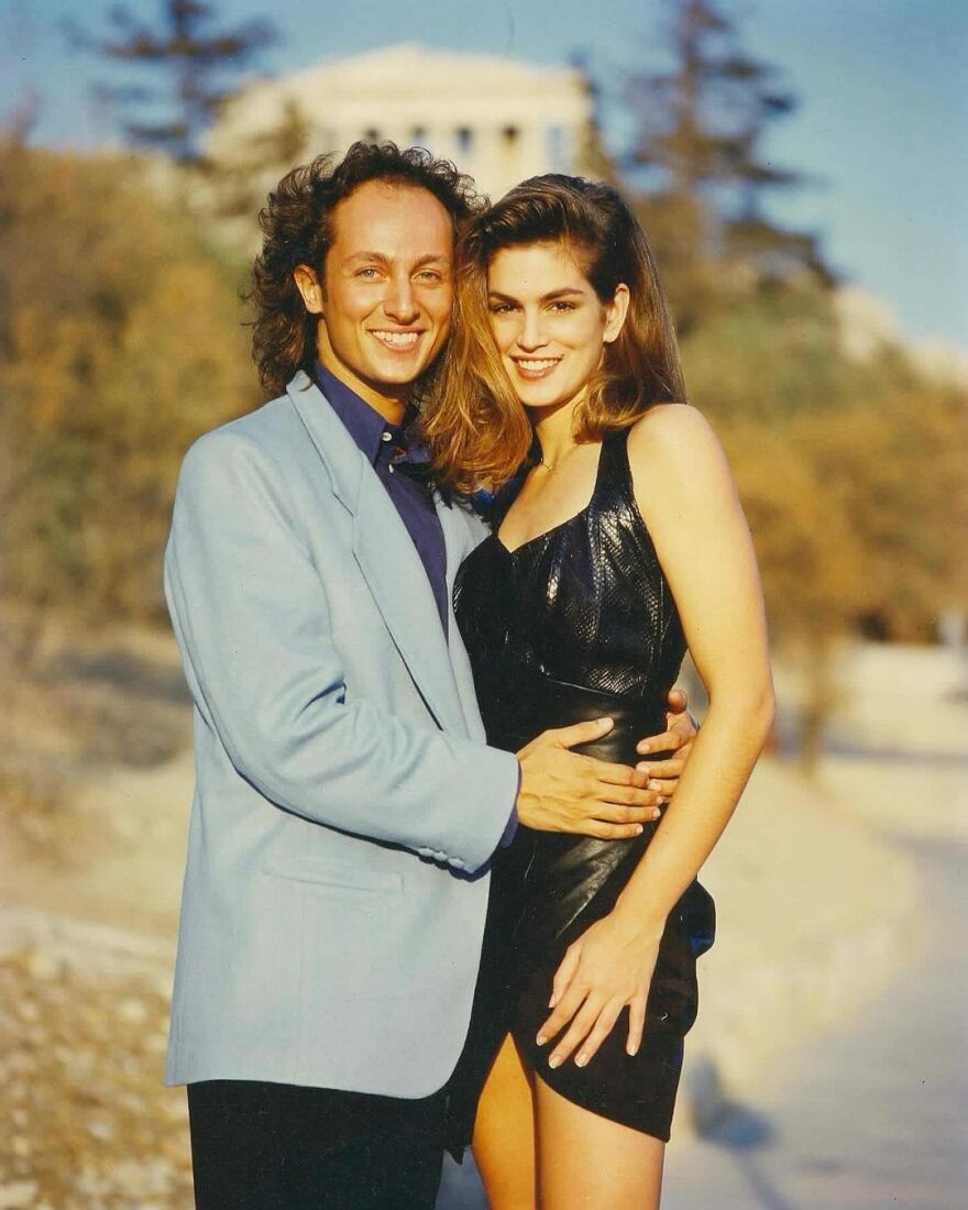 Σίντι Κρόφορντ: Ανέβασε φωτογραφίες με τον Βασίλειο Κωστέτσο και ζήτησε «συγγνώμη για το μπέρδεμα» - «Μούσα μου», τη χαρακτήρισε ο σχεδιαστής