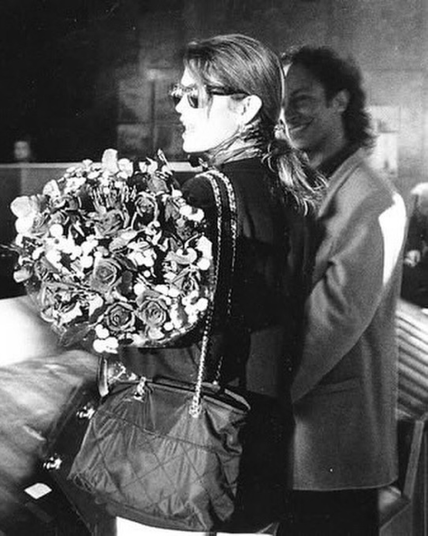 Σίντι Κρόφορντ: Ανέβασε φωτογραφίες με τον Βασίλειο Κωστέτσο και ζήτησε «συγγνώμη για το μπέρδεμα» - «Μούσα μου», τη χαρακτήρισε ο σχεδιαστής