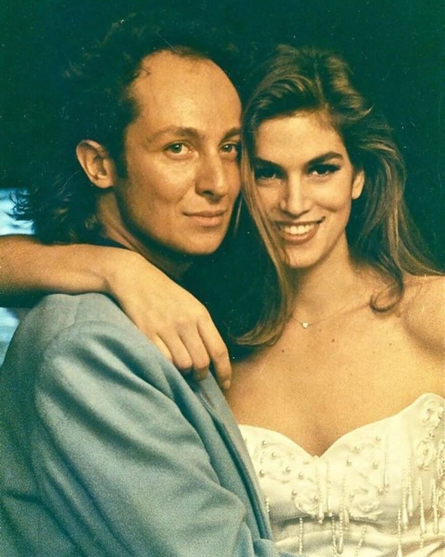 Σίντι Κρόφορντ: Ανέβασε φωτογραφίες με τον Βασίλειο Κωστέτσο και ζήτησε «συγγνώμη για το μπέρδεμα» - «Μούσα μου», τη χαρακτήρισε ο σχεδιαστής