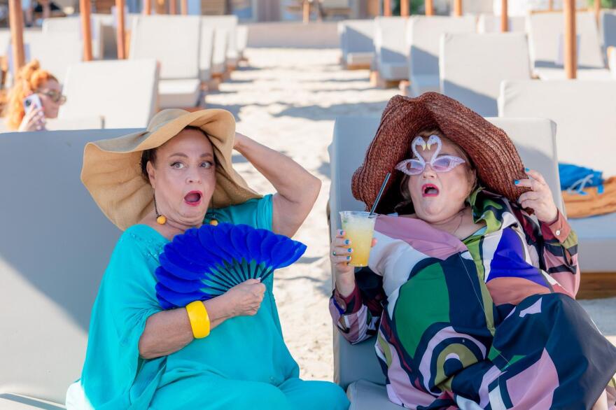 Δήμητρα Ματσούκα:  Φωτογράφηση αλά Baywatch για την παράταση της επιθεώρησης στο «Άλσος»