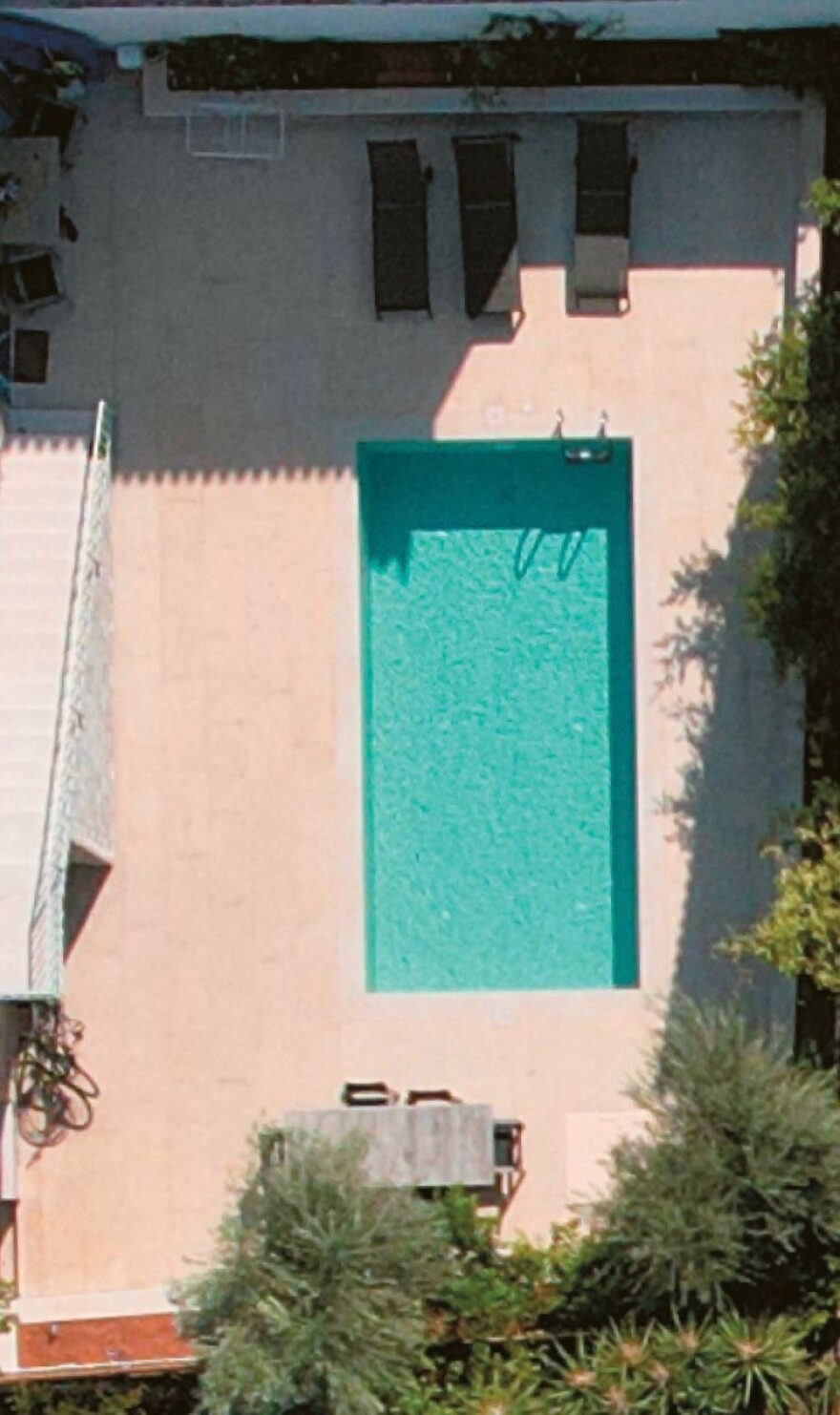 Κασσελάκης: Αυτό που βλέπετε δεν είναι πισίνα, είναι πηγάδι και δεξαμενή - ΘΕΜΑ: Πρώτη φορά βλέπουμε πηγάδι με... ξαπλώστρες!