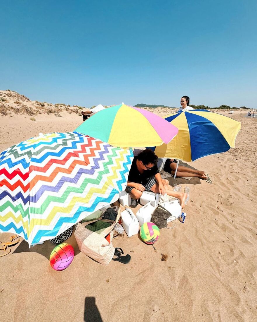 Κλέλια Ανδριολάτου: Χαμογελά στην κάμερα λίγο μετά τη βουτιά της στη θάλασσα