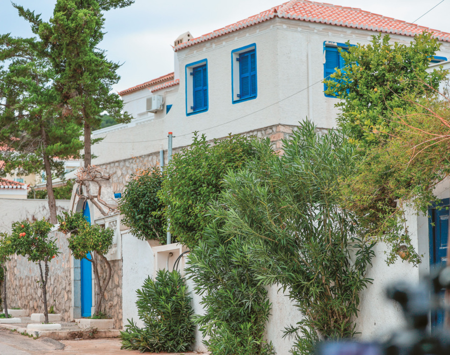 Βίντεο και φωτογραφίες από την παράνομη και αυθαίρετη πισίνα του Κασσελάκη στις Σπέτσες