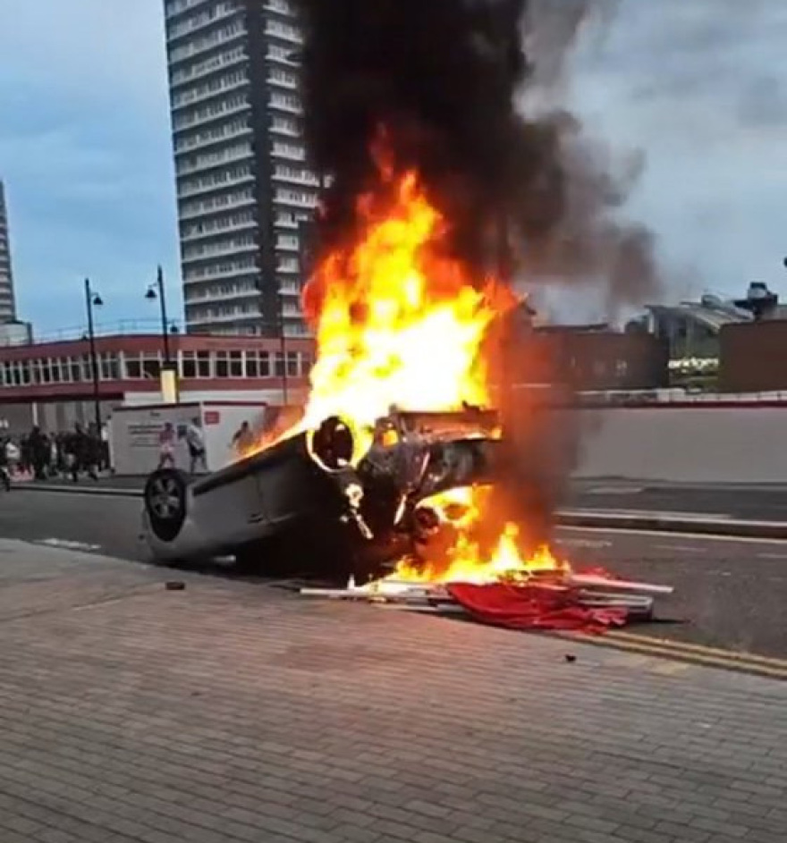 Βρετανία: Άγρια επεισόδια στο Σάντερλαντ - Πυρπολήθηκε αστυνομικό τμήμα 