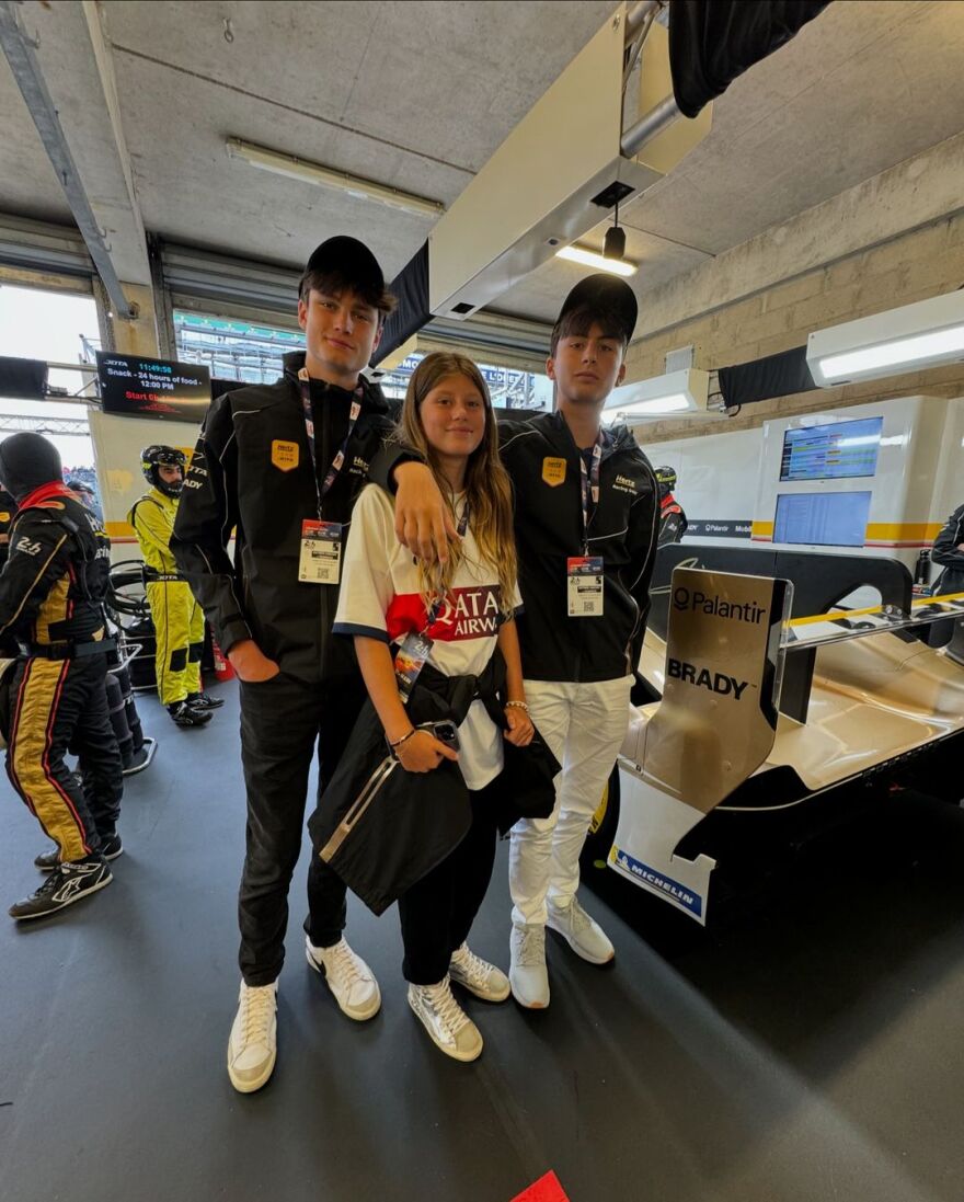 Τομ Μπρέιντι: Ανέβασε μια selfie γυμνόστηθος για να γιορτάσει τα 47α γενέθλιά του