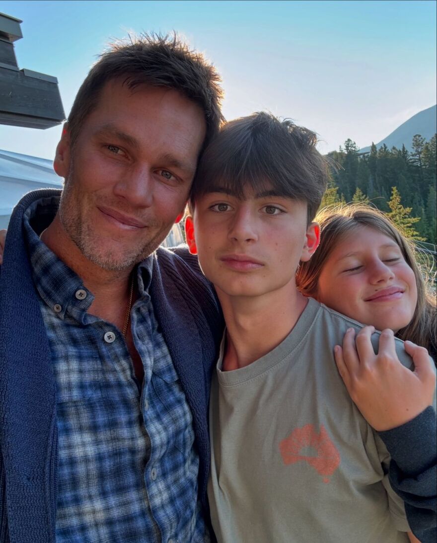 Τομ Μπρέιντι: Ανέβασε μια selfie γυμνόστηθος για να γιορτάσει τα 47α γενέθλιά του