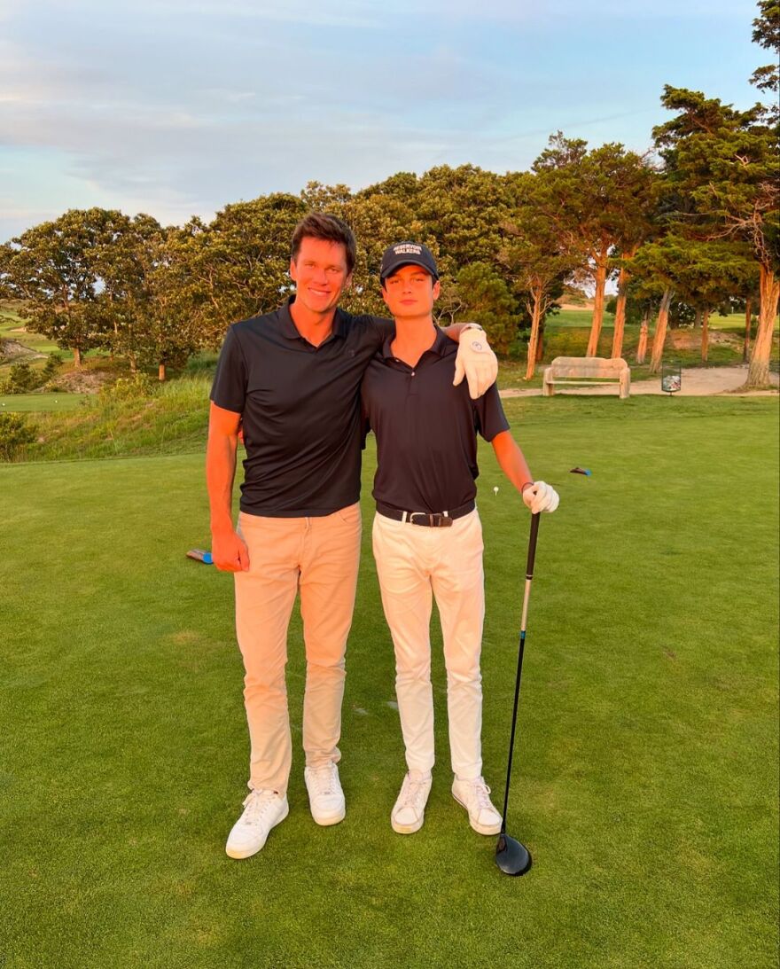 Τομ Μπρέιντι: Ανέβασε μια selfie γυμνόστηθος για να γιορτάσει τα 47α γενέθλιά του