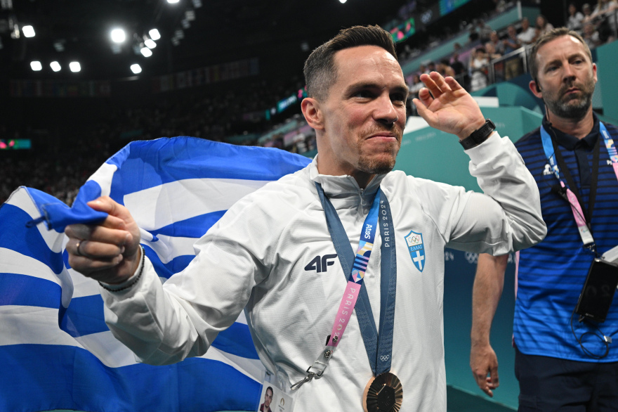 Λευτέρης Πετρούνιας: Η απονομή του ιστορικού χάλκινου μεταλλίου - «Είχα μαζί μου όλη την Ελλάδα» (βίντεο, φωτογραφίες)