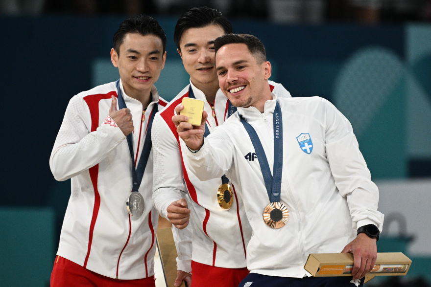 Λευτέρης Πετρούνιας: Η απονομή του ιστορικού χάλκινου μεταλλίου - «Είχα μαζί μου όλη την Ελλάδα» (βίντεο, φωτογραφίες)