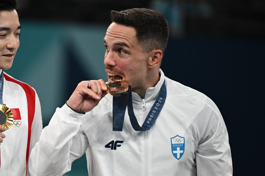 Λευτέρης Πετρούνιας: Η απονομή του ιστορικού χάλκινου μεταλλίου - «Είχα μαζί μου όλη την Ελλάδα» (βίντεο, φωτογραφίες)