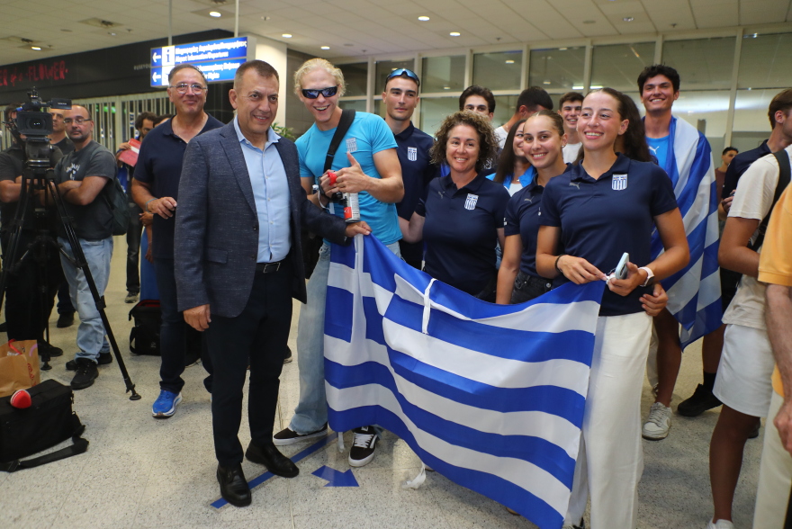 Ολυμπιακοί Αγώνες 2024: Επέστρεψαν στην Ελλάδα οι Ολυμπιονίκες της κωπηλασίας - Βίντεο, φωτογραφίες