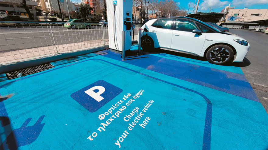 Έρευνα για την ηλεκτροκίνηση: Γιατί «φρενάρουν» τα ηλεκτρικά αυτοκίνητα