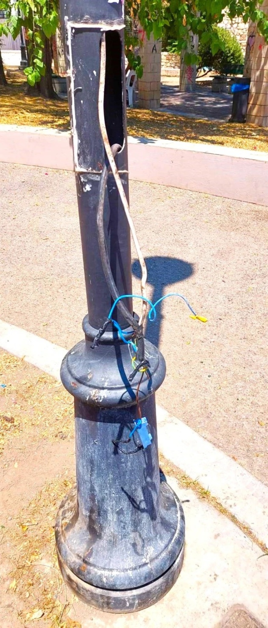 Ρέθυμνο: Βανδαλισμοί σε φωτιστικά στην κεντρική πλατεία της Παλιάς Πόλης