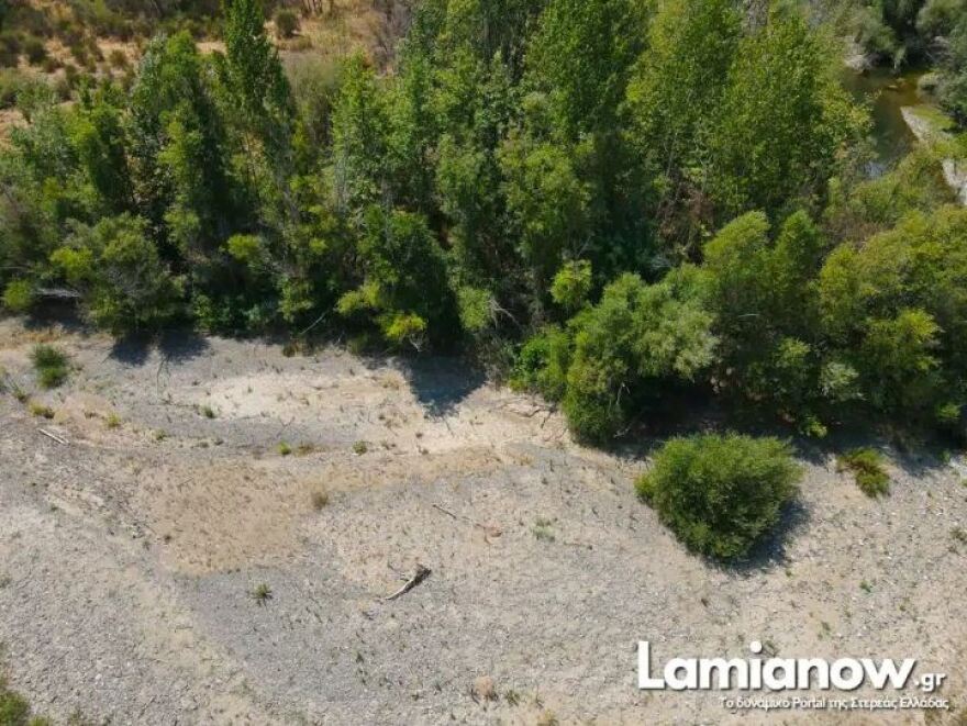 Φθιώτιδα : «Στέγνωσαν» ο Σπερχειός και οι παραπόταμοι από την ξηρασία - Δείτε φωτογραφίες και βίντεο