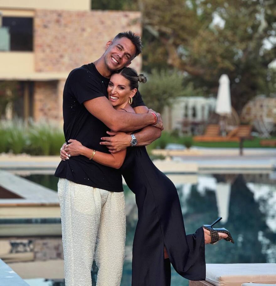 Μπρούνο Τσερέλα: Η φωτογραφία με την Αθηνά Οικονομάκου σε ανάρτηση που γράφει «ημέρες χαλάρωσης με την οικογένεια»