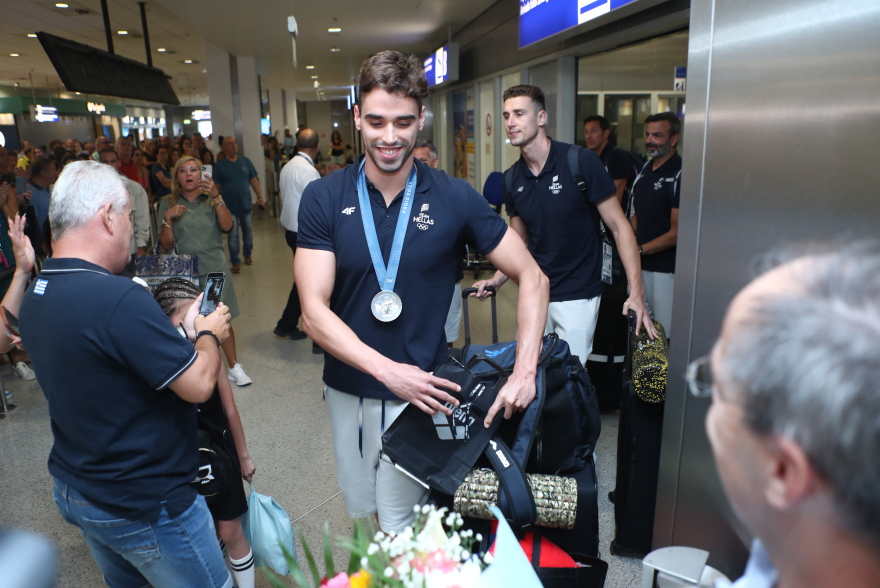 Ολυμπιακοί Αγώνες: Αποθεωτική υποδοχή του Χρήστου - Πού αφιέρωσε το μετάλλιο ο αργυρός Ολυμπιονίκης 