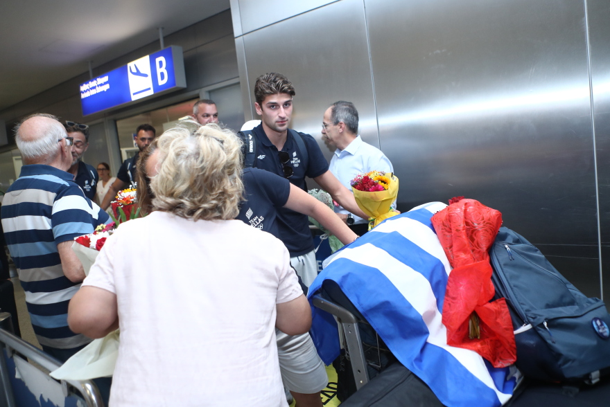 Ολυμπιακοί Αγώνες: Αποθεωτική υποδοχή του Χρήστου - Πού αφιέρωσε το μετάλλιο ο αργυρός Ολυμπιονίκης 