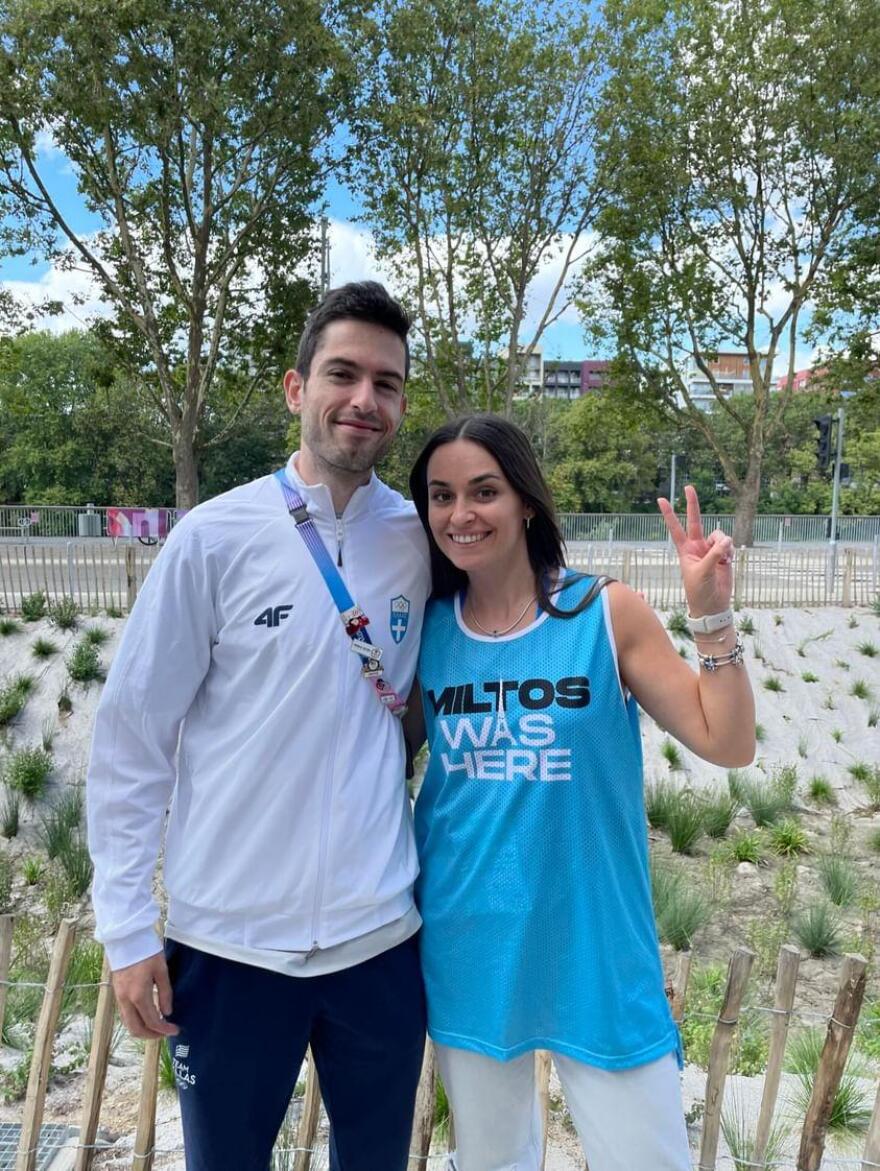 Ολυμπιακοί Αγώνες: Η οικογένεια Τεντόγλου γιόρτασε το χρυσό του Μίλτου στο Παρίσι - Η ιστορία πίσω από τα μπλουζάκια της 