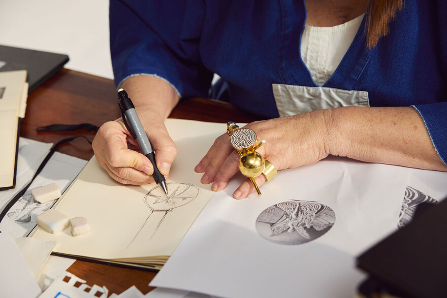 Έλενα Βότση: Ποια είναι η σχεδιάστρια του Ολυμπιακού μεταλλίου