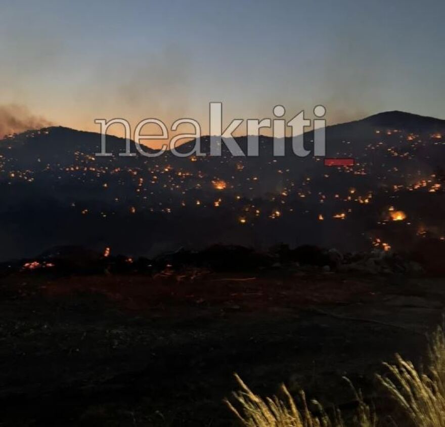 Φωτιά στο Ρέθυμνο: Μάχη με τις φλόγες σε τρία μέτωπα - Δασοκομάντος από την Αθήνα στο νησί
