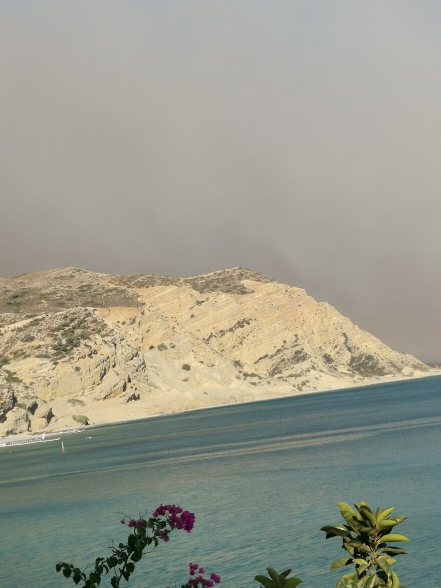 Φωτιά στο νότιο Ρέθυμνο - Εστάλη 112 για εκκένωση της Αγίας Παρασκευής, δείτε βίντεο