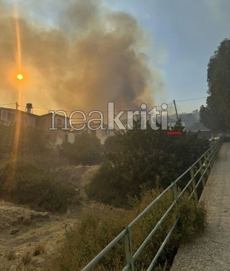 Φωτιά στο Ρέθυμνο: Μάχη με τις φλόγες σε τρία μέτωπα - Δασοκομάντος από την Αθήνα στο νησί
