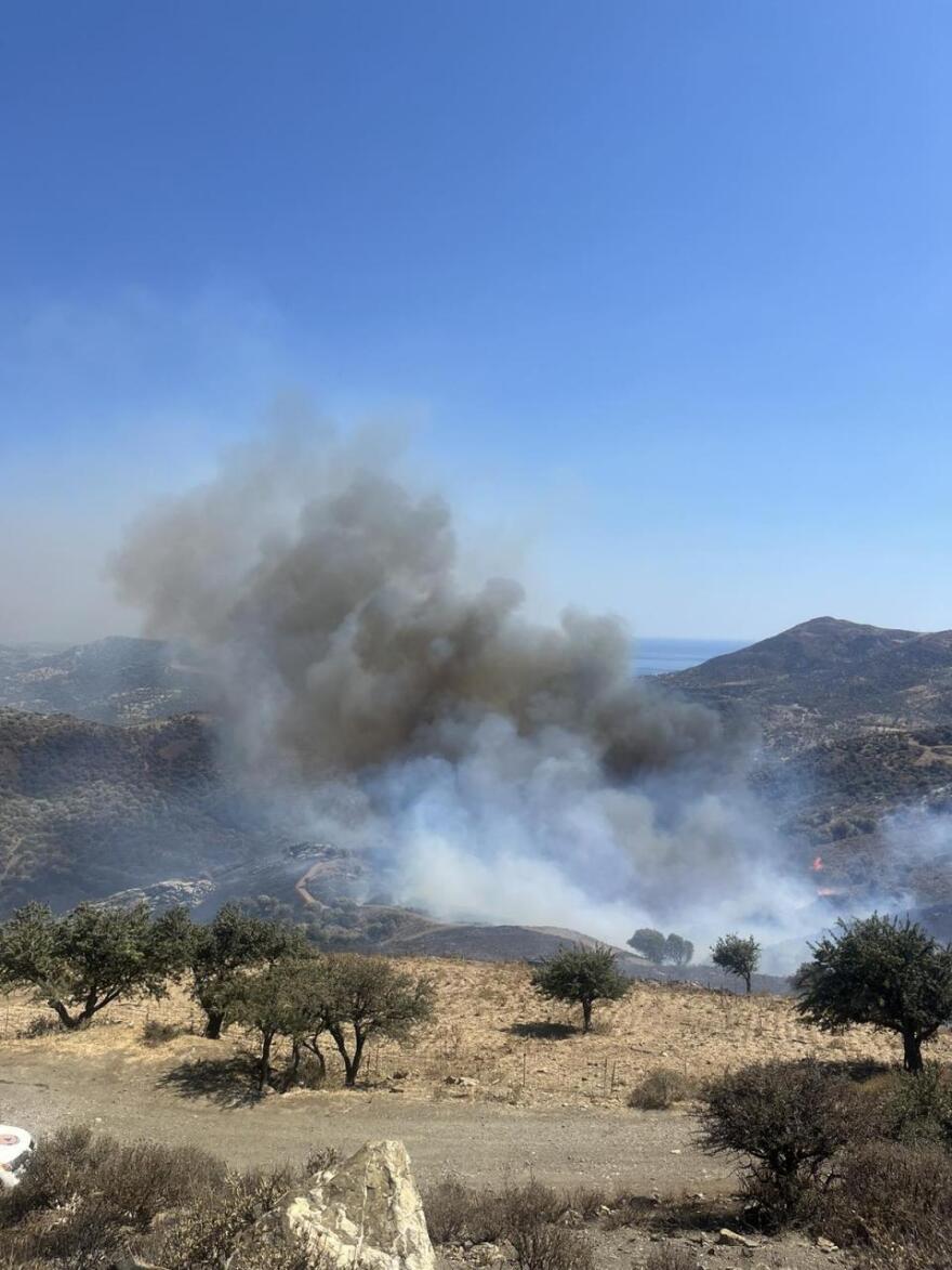 Φωτιά στο Ρέθυμνο: Μάχη με τις φλόγες σε τρία μέτωπα - Δασοκομάντος από την Αθήνα στο νησί