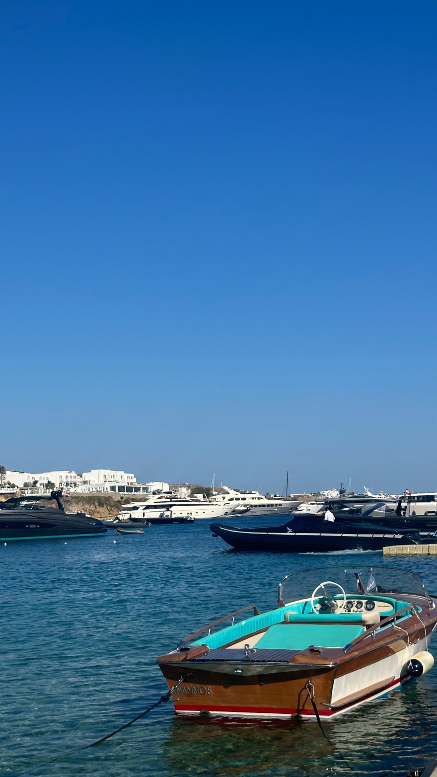 Κάντυ ΜακΝτέρμοτ: Στη Μύκονο κάνει διακοπές το διάσημο μοντέλο 