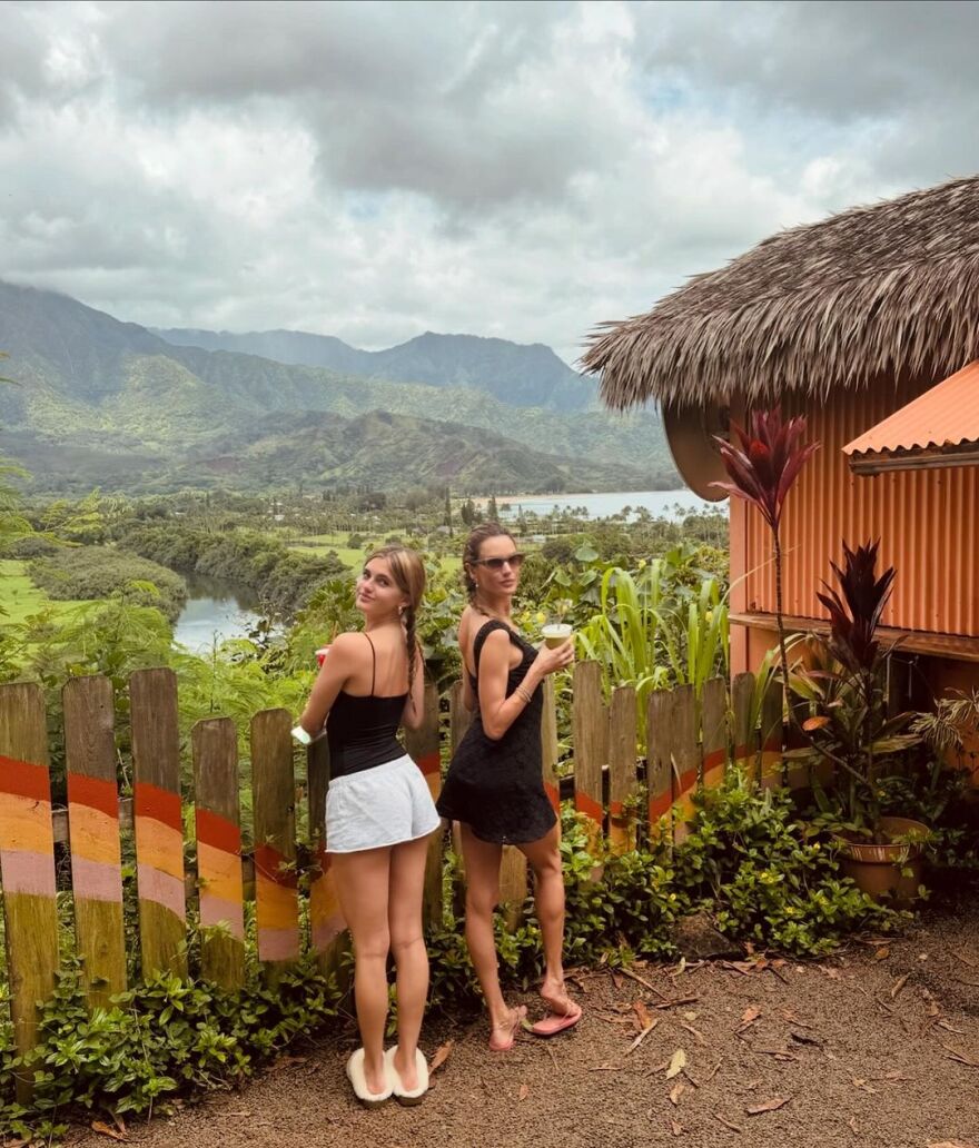 Αλεσάντρα Αμπρόσιο: Στη Χαβάη το μοντέλο