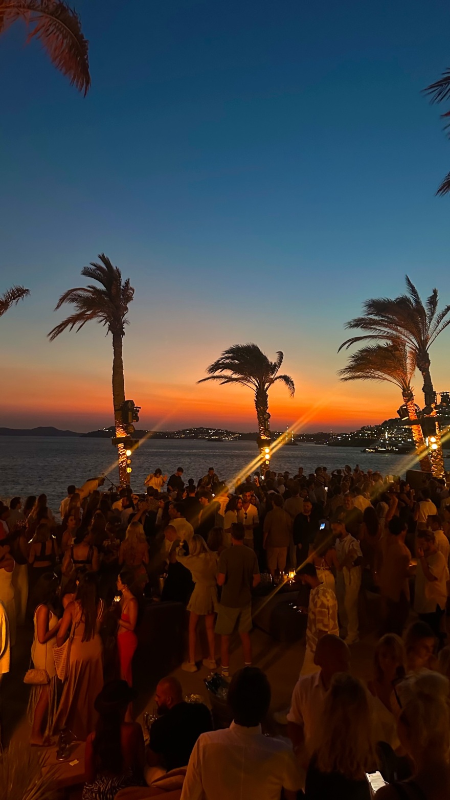 Κάντυ ΜακΝτέρμοτ: Στη Μύκονο κάνει διακοπές το διάσημο μοντέλο 