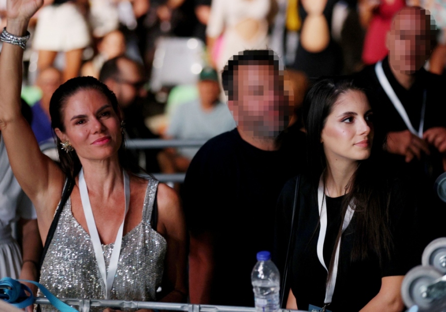 Κωνσταντίνος Αργυρός: Στη συναυλία του η εγκυμονούσα σύντροφός του, Αλεξάνδρα Νίκα - Φωτογραφίες