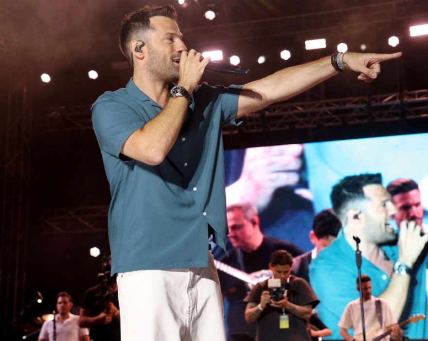 Κωνσταντίνος Αργυρός: Στη συναυλία του η εγκυμονούσα σύντροφός του, Αλεξάνδρα Νίκα - Φωτογραφίες