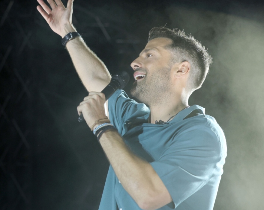 Κωνσταντίνος Αργυρός: Στη συναυλία του η εγκυμονούσα σύντροφός του, Αλεξάνδρα Νίκα - Φωτογραφίες