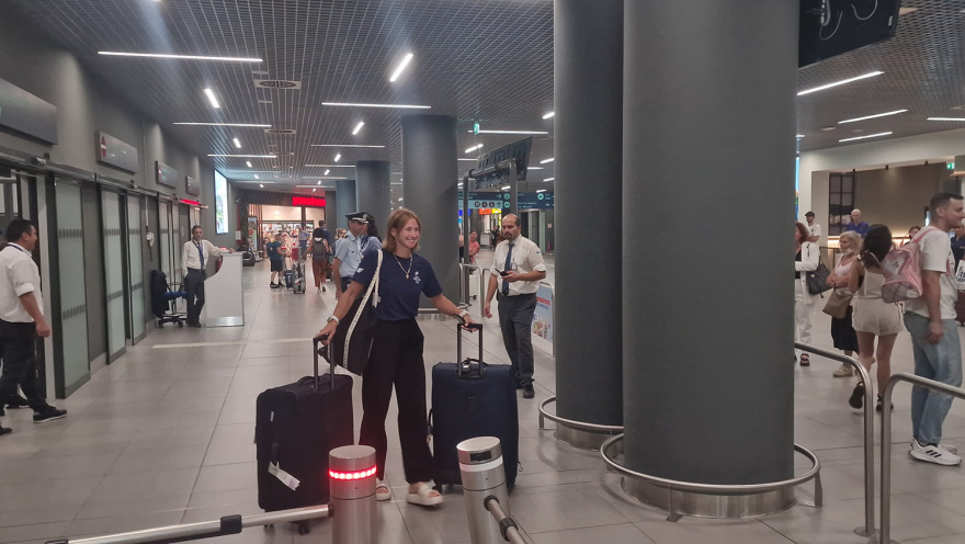 Θεσσαλονίκη: Με χειροκροτήματα και αγκαλιές υποδέχθηκαν την Ολυμπιονίκη της κωπηλασίας Χριστίνα Μπούρμπου - Βίντεο και φωτογραφίες