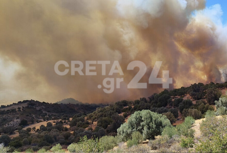 Φωτιά στο Ρέθυμνο: Μαίνεται ανεξέλεγκτη - Εκκενώθηκαν έξι οικισμοί, ενισχύθηκαν οι πυροσβεστικές δυνάμεις