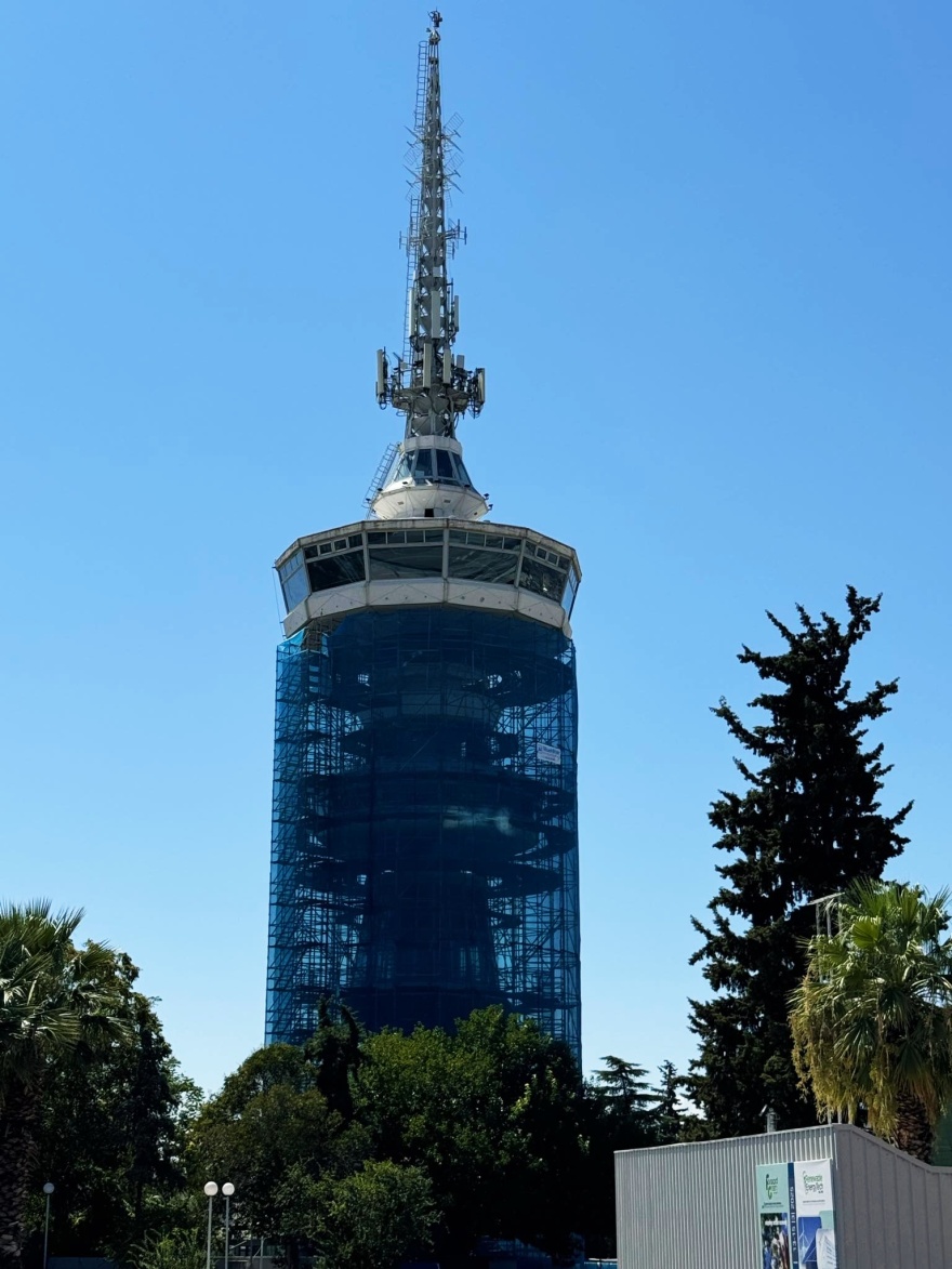 Θεσσαλονίκη: Ο πύργος του ΟΤΕ «ντυμένος» με σκαλωσιές	