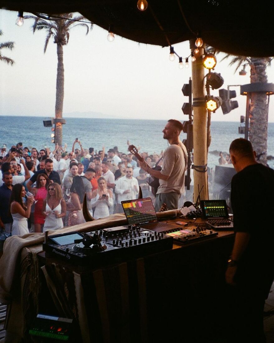 Τζέσικα Άλμπα: Έδωσε στους θαυμαστές της μια γεύση από τις διακοπές της στη Μύκονο - Οι νέες φωτογραφίες