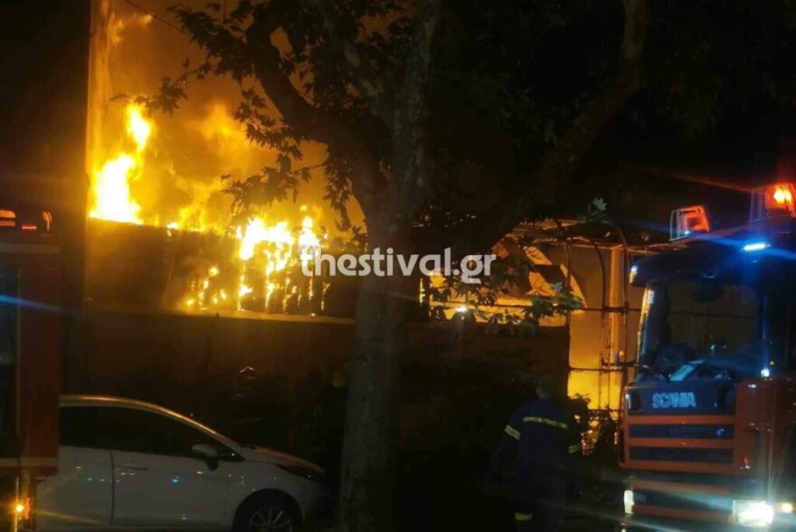 Θεσσαλονίκη: Φωτιά προκάλεσε μεγάλες ζημιές σε καφετέρια στα δυτικά