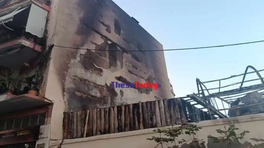 Θεσσαλονίκη: Φωτιά προκάλεσε μεγάλες ζημιές σε καφετέρια στα δυτικά