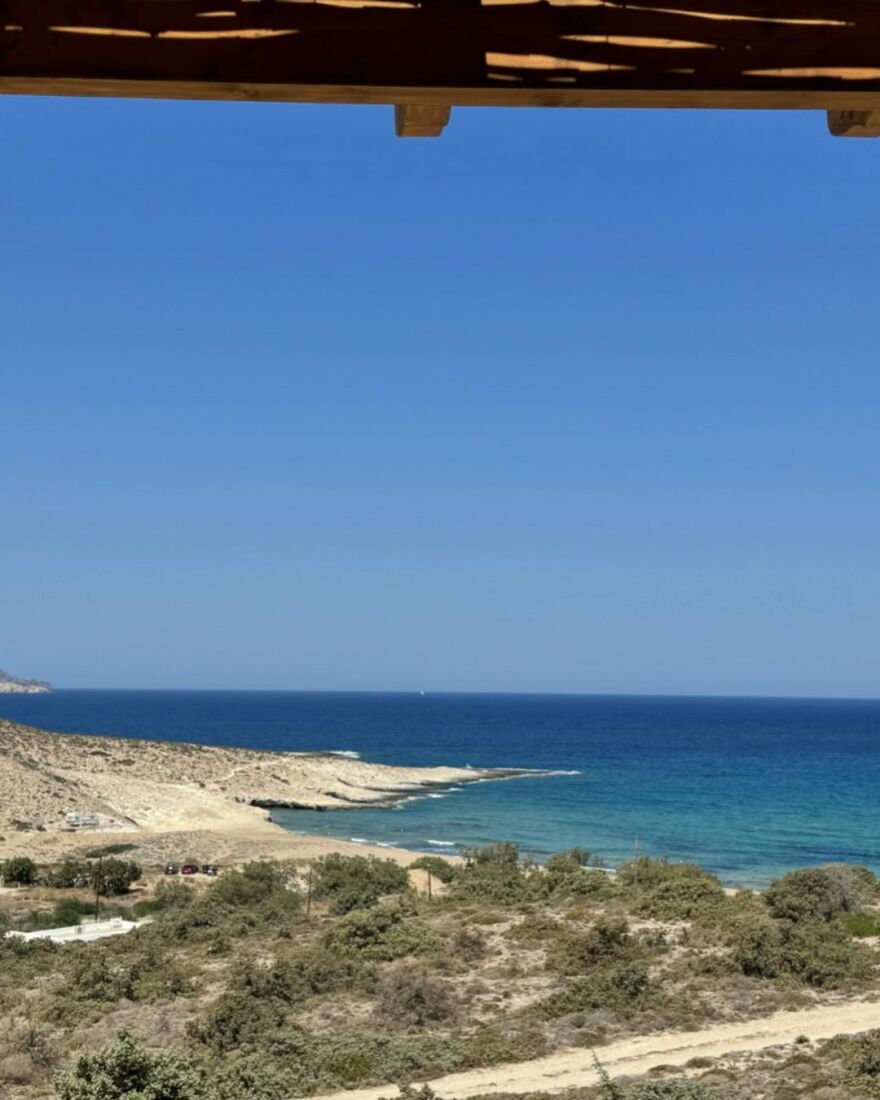 Κλέλια Ανδριολάτου: Το καλοκαιρινό βίντεο της ηθοποιού - Κάνει βουτιές στην Κίμωλο και μένει τόπλες