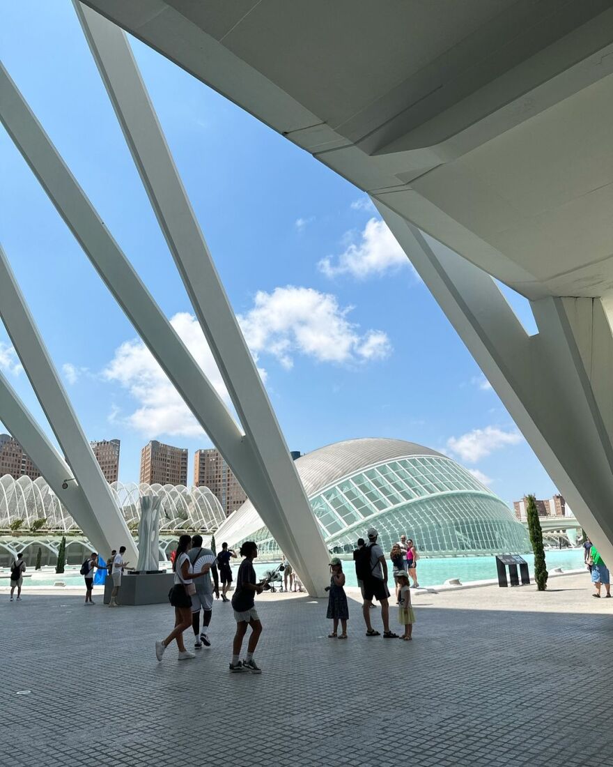 Δανάη Μπάρκα: Συνεχίζει το ταξίδι της στην Ισπανία - Οι φωτογραφίες από τη Βαλένθια